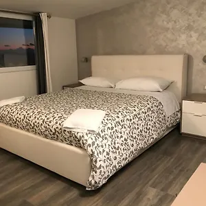 https://casa-di-cece.sicilyhotelsitaly.net